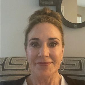 Meet your Posher, Cynthia